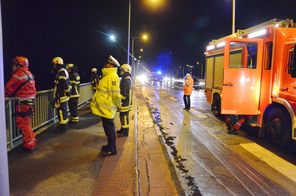 Einsatz BF Hoehenretter Koelner Seilbahn Hoehe Zoobruecke P2538.JPG